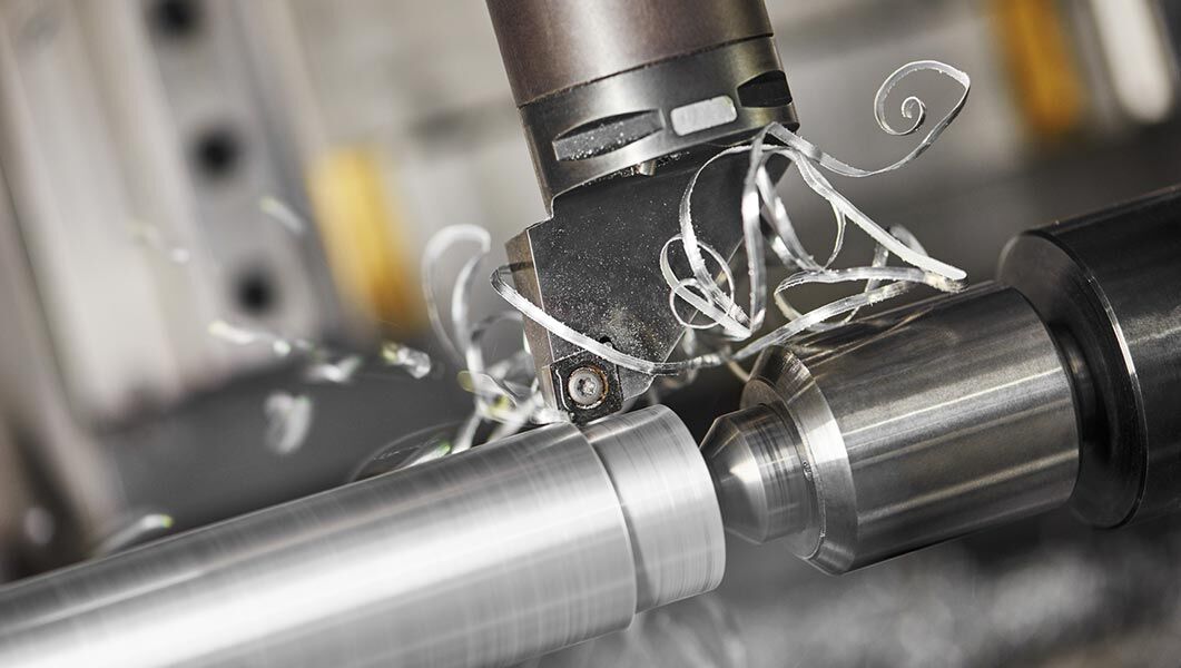 Metall wird mit einer Maschine gefräst